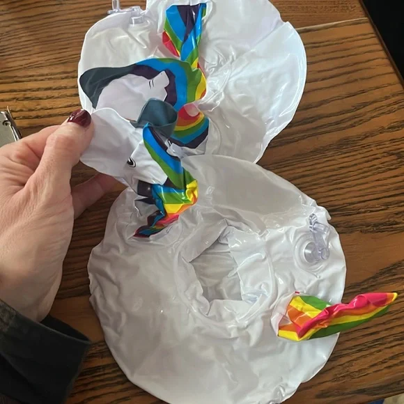 New Cheezos inflatable unicorn cup holders - Picture 7 of 9